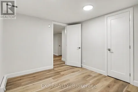 885 Pinewood Crescent Ottawa ON K2B 5Y3