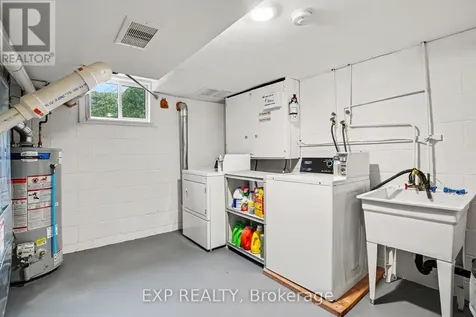 885 Pinewood Crescent Ottawa ON K2B 5Y3