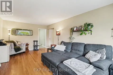 885 Pinewood Crescent Ottawa ON K2B 5Y3