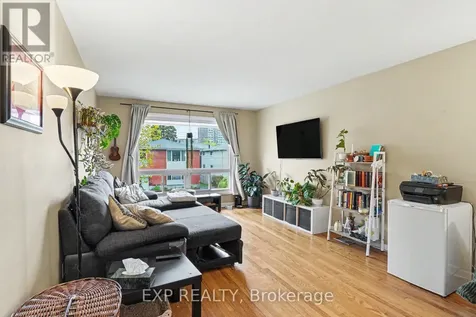 885 Pinewood Crescent Ottawa ON K2B 5Y3