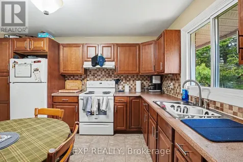 885 Pinewood Crescent Ottawa ON K2B 5Y3
