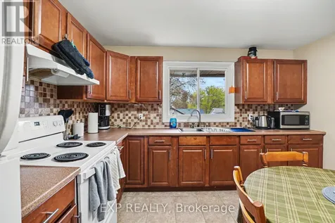885 Pinewood Crescent Ottawa ON K2B 5Y3