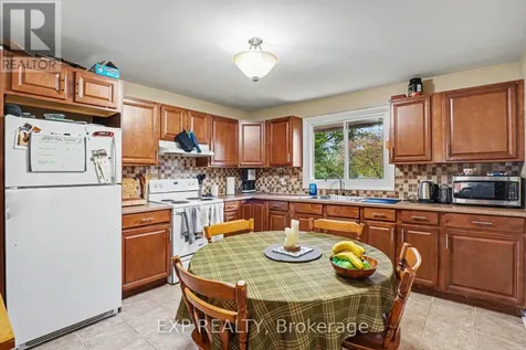 885 Pinewood Crescent Ottawa ON K2B 5Y3
