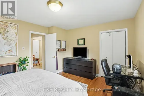 885 Pinewood Crescent Ottawa ON K2B 5Y3