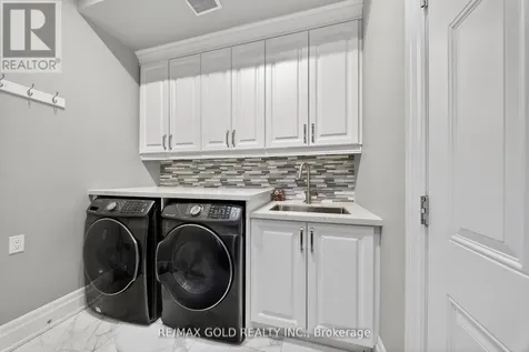 31 Fieldstone Lane Avenue Caledon ON L7C 1C4