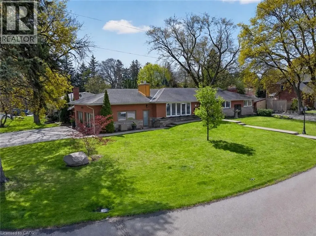 632 Ellengale Road Burlington ON L7T 3N8