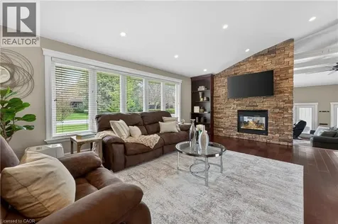 632 Ellengale Road Burlington ON L7T 3N8