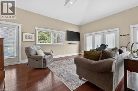 632 Ellengale Road Burlington ON L7T 3N8
