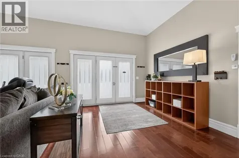 632 Ellengale Road Burlington ON L7T 3N8