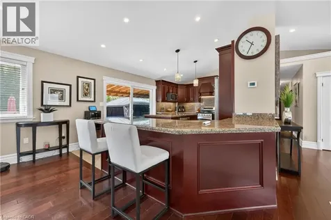632 Ellengale Road Burlington ON L7T 3N8