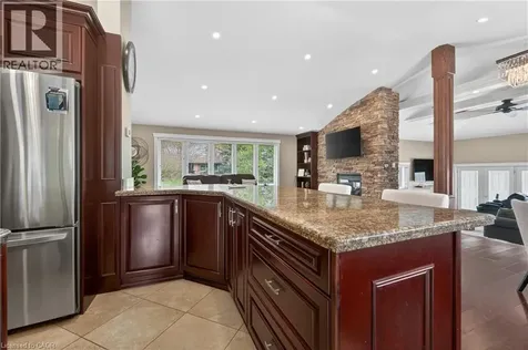 632 Ellengale Road Burlington ON L7T 3N8