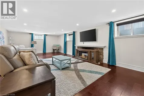 632 Ellengale Road Burlington ON L7T 3N8