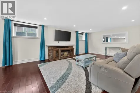 632 Ellengale Road Burlington ON L7T 3N8