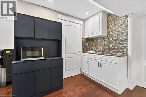 632 Ellengale Road Burlington ON L7T 3N8