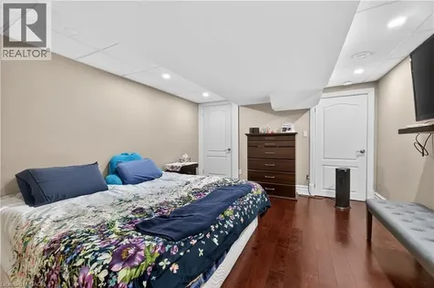 632 Ellengale Road Burlington ON L7T 3N8