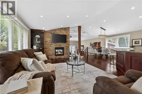 632 Ellengale Road Burlington ON L7T 3N8