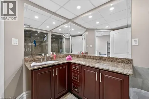 632 Ellengale Road Burlington ON L7T 3N8