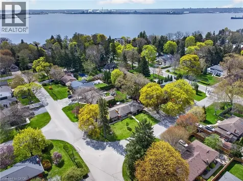 632 Ellengale Road Burlington ON L7T 3N8