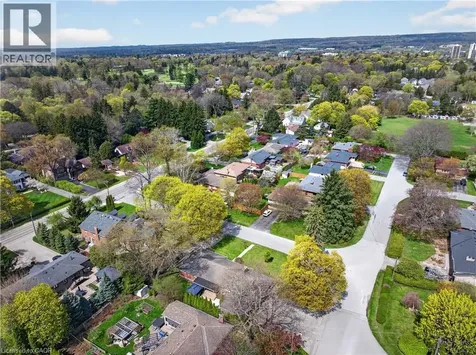 632 Ellengale Road Burlington ON L7T 3N8