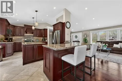 632 Ellengale Road Burlington ON L7T 3N8