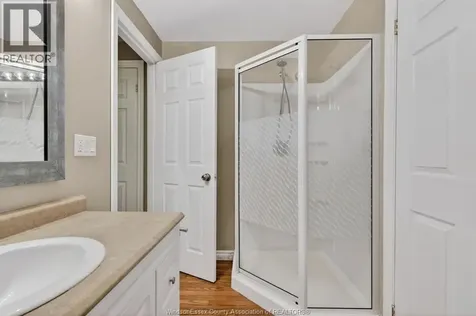 5 Leonard Drive Kingsville ON N9Y 4G4