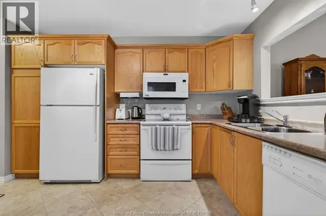 5 Leonard Drive Kingsville ON N9Y 4G4