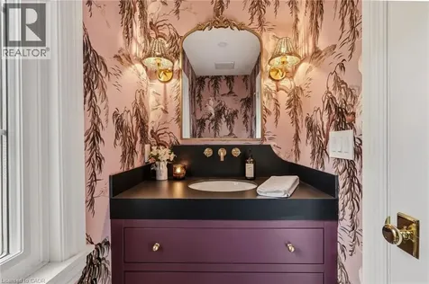 3081 Balmoral Avenue Burlington ON L7N 1E5