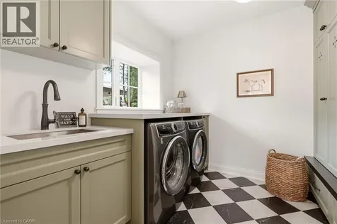 3081 Balmoral Avenue Burlington ON L7N 1E5