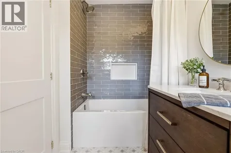 3081 Balmoral Avenue Burlington ON L7N 1E5