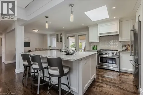 5411 Cornwall Crescent Burlington ON L7L 3K2