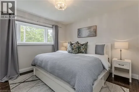 5411 Cornwall Crescent Burlington ON L7L 3K2