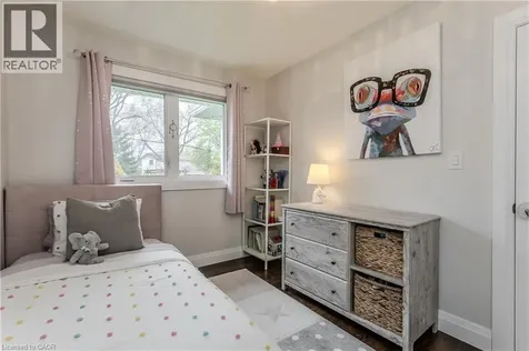 5411 Cornwall Crescent Burlington ON L7L 3K2