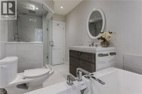 5411 Cornwall Crescent Burlington ON L7L 3K2