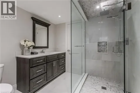 5411 Cornwall Crescent Burlington ON L7L 3K2