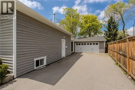 5411 Cornwall Crescent Burlington ON L7L 3K2