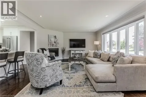 5411 Cornwall Crescent Burlington ON L7L 3K2