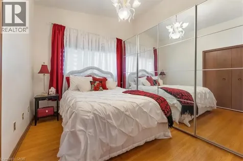 7 Glenayr Place St. Catharines ON L2T 2A2