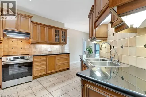 18 Woodmans Court Kitchener ON N2P 2B2