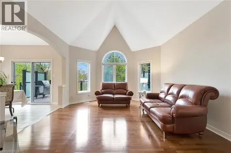 18 Woodmans Court Kitchener ON N2P 2B2