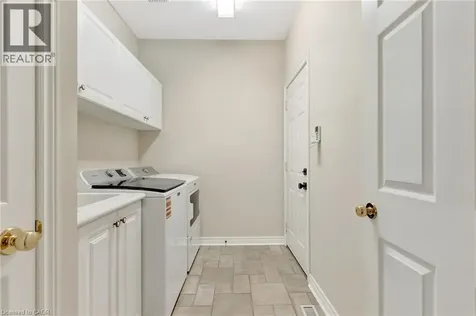 18 Woodmans Court Kitchener ON N2P 2B2