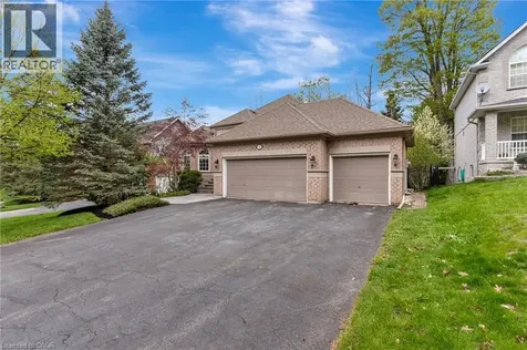 18 Woodmans Court Kitchener ON N2P 2B2