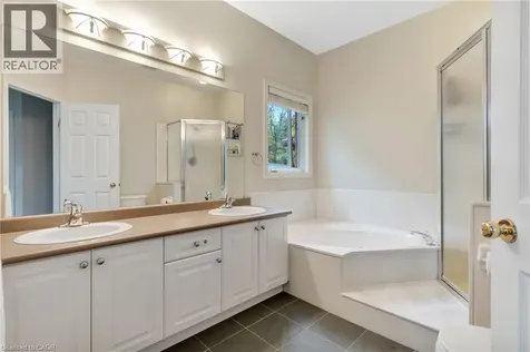 18 Woodmans Court Kitchener ON N2P 2B2