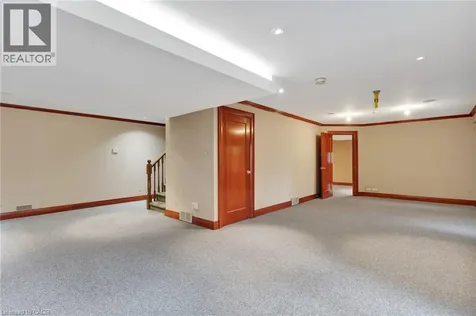 18 Woodmans Court Kitchener ON N2P 2B2