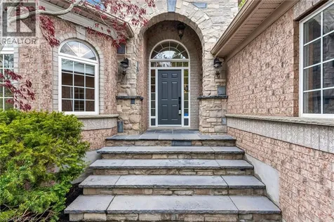 18 Woodmans Court Kitchener ON N2P 2B2