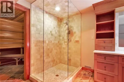 18 Woodmans Court Kitchener ON N2P 2B2