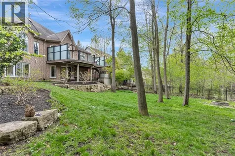 18 Woodmans Court Kitchener ON N2P 2B2
