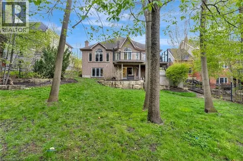 18 Woodmans Court Kitchener ON N2P 2B2