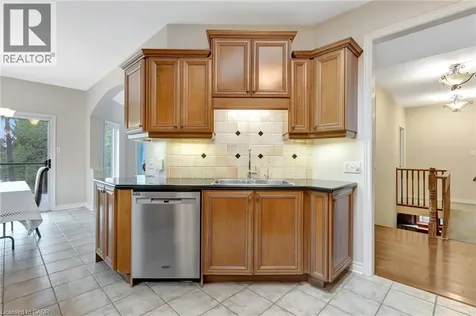 18 Woodmans Court Kitchener ON N2P 2B2