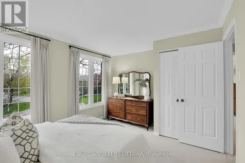 34 Chatsworth Crescent Ottawa ON K1V 9Z1