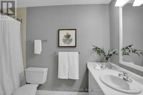 34 Chatsworth Crescent Ottawa ON K1V 9Z1